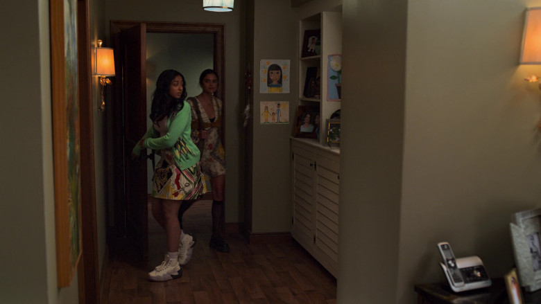 Converse Run Star Motion Hi Platform Sneakers of Maitreyi Ramakrishnan as Devi Vishwakumar in Never Have I Ever S04E08 "...set my mom up" (2023) - 377661