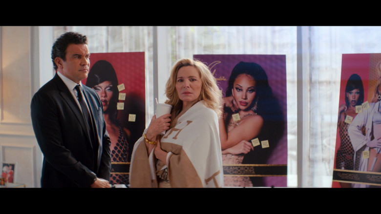 Hermes Blanket of Kim Cattrall as Madolyn Addison in Glamorous S01E06 "We Are at Capacity" (2023) - 380636