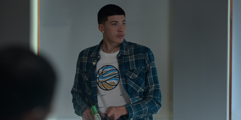 Nike T-Shirt in Swagger S02E02 "18" (2023) - 381938