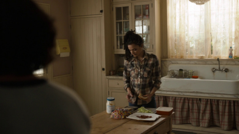 Kraft Miracle Whip and Wonder Bread in The Crowded Room S01E02 "Sanctuary" (2023) - 378290