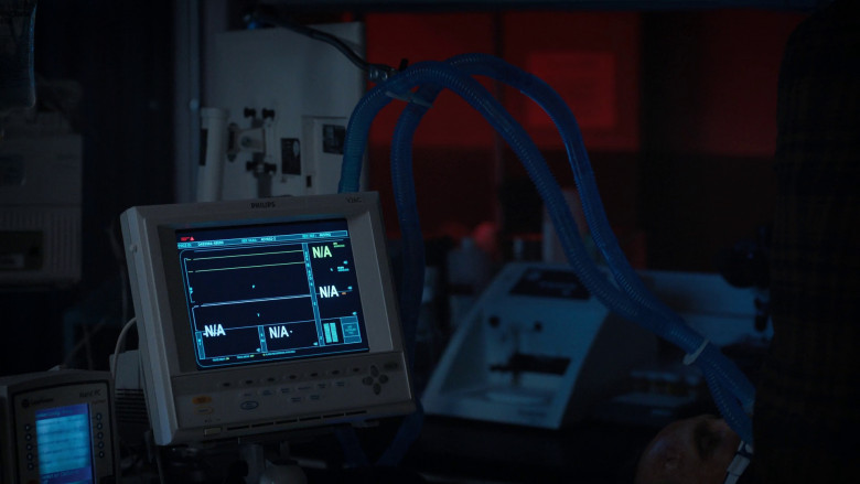 Philips V26C Patient Monitor in Manifest S04E17 "Threshold" (2023) - 375875