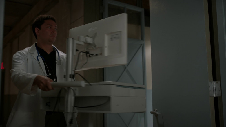 LG Monitor in Manifest S04E16 "Furball" (2023) - 375855