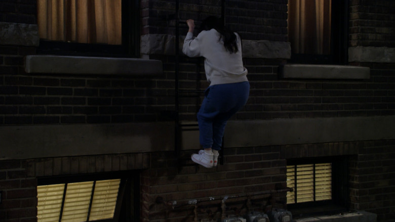 Vans Hi White Shoes Worn by Tien Tran as Ellen in How I Met Your Father S02E17 "Out of Sync" (2023) - 381459