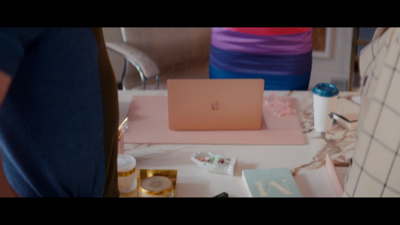 Apple MacBook Laptops in Glamorous S01E07 "I Don't Care Who You Know" (2023) - 380694