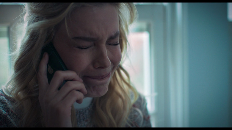 Apple iPhone Smartphone Used by Gillian Jacobs as Tiffany Jerimovich in The Bear S02E07 "Forks" (2023) - 380274