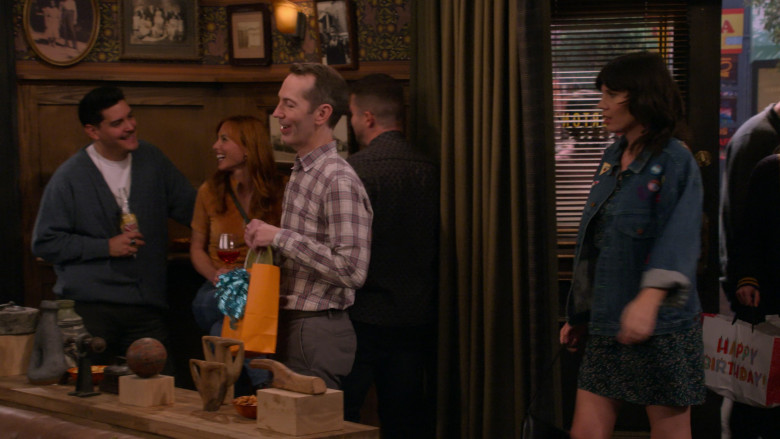 Sol Beer in How I Met Your Father S02E16 "The Jersey Connection" (2023) - 379944
