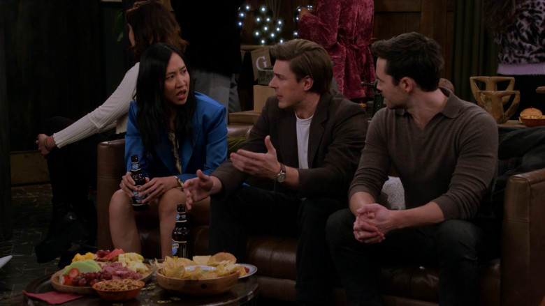 Blue Moon Beer Enjoyed by Tien Tran as Ellen in How I Met Your Father S02E14 "Disengagement Party" (2023) - 376875