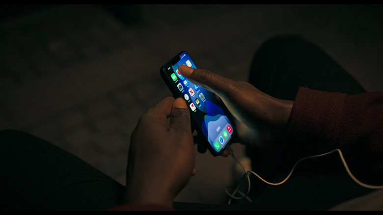 Apple iPhone Smartphone of Lionel Boyce as Marcus in The Bear S02E04 "Honeydew" (2023) - 380210