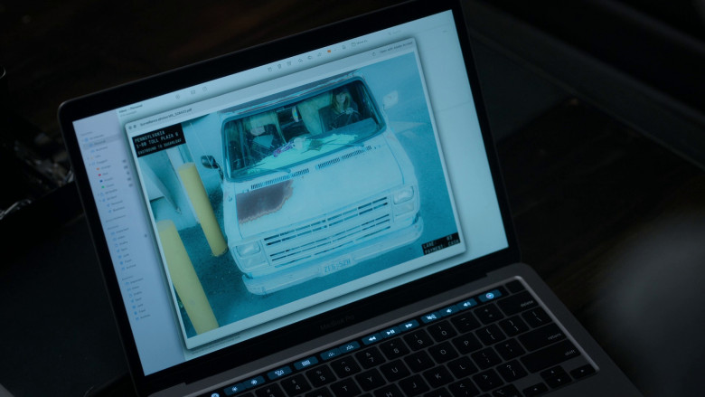 Apple MacBook Pro Laptop in Manifest S04E14 "Fata Morgana" (2023) - 375831
