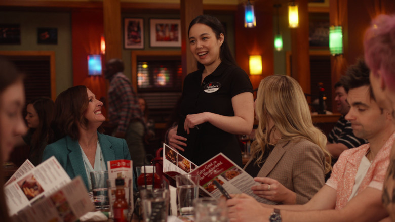 Applebee's Restaurant in The Other Two S03E07 "Cary Gets His Ass Handed to Him" (2023) - 378365