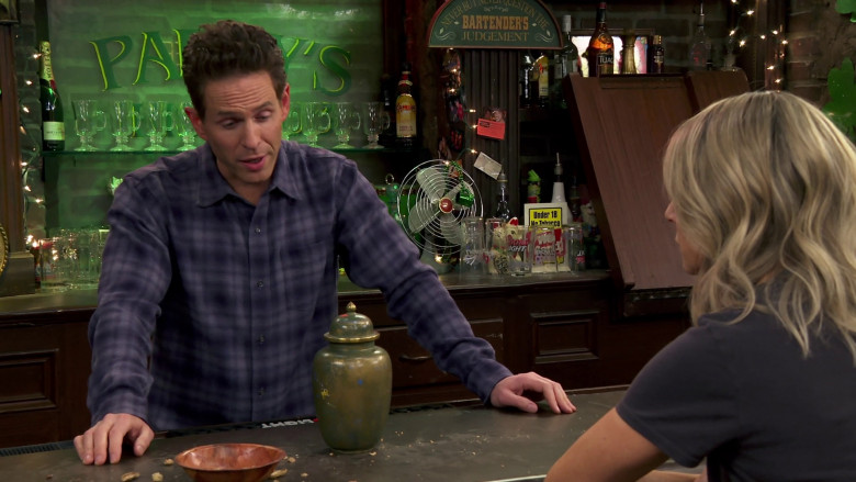 Moet & Chandon, Coors Light and Kahlua in It's Always Sunny in Philadelphia S16E03 "The Gang Gets Cursed" (2023) - 379191
