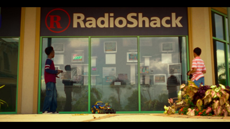 RadioShack Store in Twisted Metal S01E03 "NTHLAW1" (2023) - 385586