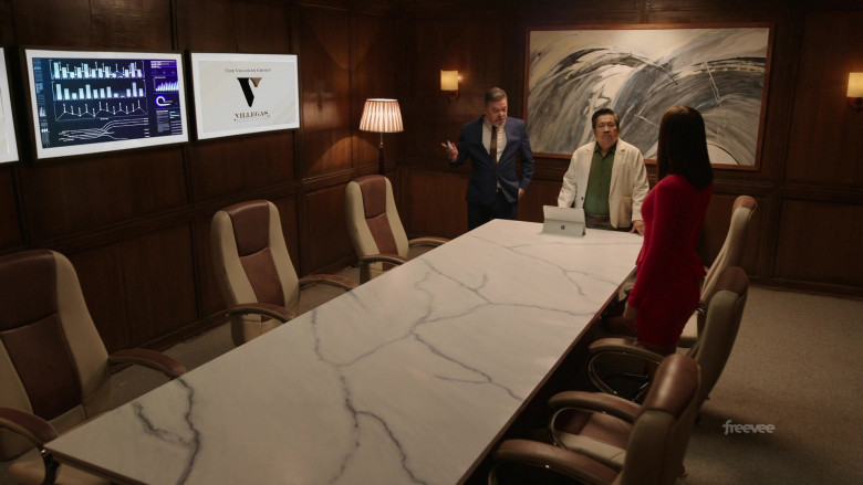 Microsoft Surface Tablet in Almost Paradise S02E07 "All In" (2023) - 385053
