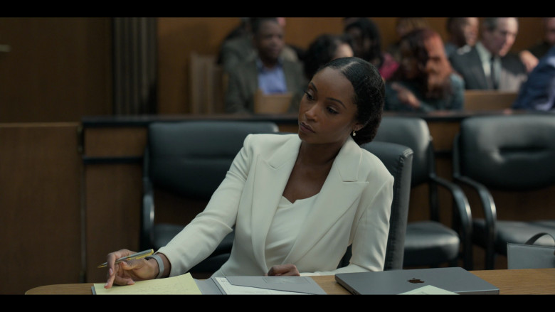 Apple MacBook Pro Laptop Used by Actress in The Lincoln Lawyer S02E03 "Conflicts" (2023) - 382485