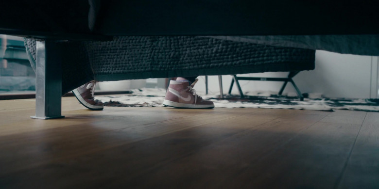 Nike Sneakers in Hijack S01E06 "Comply Slowly" (2023) - 385443