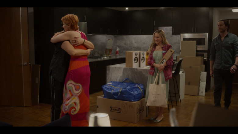 IKEA Furniture Retail Company Boxes in And Just Like That... S02E04 "Alive!" (2023) - 382621