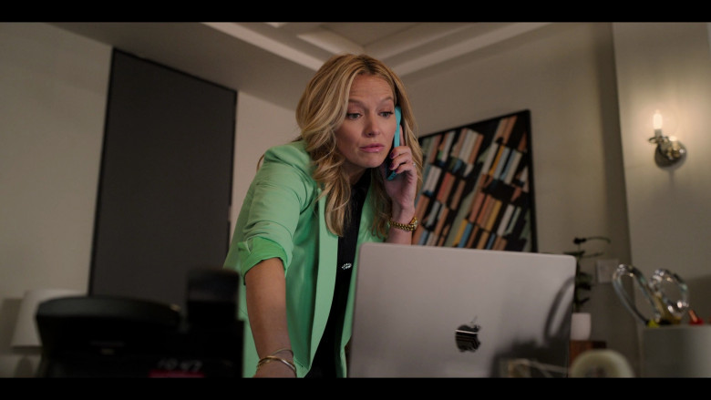 Apple MacBook Laptops in The Lincoln Lawyer S02E01 "The Rules of Professional Conduct" (2023) - 382369
