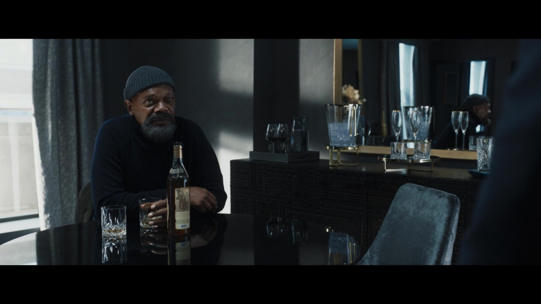 Old Rip Van Winkle 'Pappy Van Winkle's Family Reserve' 23 Year Old Kentucky Straight Bourbon Whiskey Enjoyed by Samuel L. Jackson as Nick Fury and Don Cheadle as James 'Rhodey' Rhodes in Secret Invasion S01E04 "Beloved" (2023) - 383578