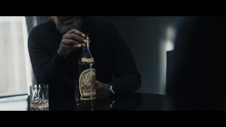 Old Rip Van Winkle 'Pappy Van Winkle's Family Reserve' 23 Year Old Kentucky Straight Bourbon Whiskey Enjoyed by Samuel L. Jackson as Nick Fury and Don Cheadle as James 'Rhodey' Rhodes in Secret Invasion S01E04 "Beloved" (2023) - 383581