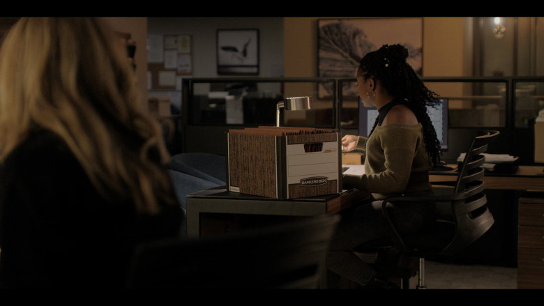 Bankers Box in The Lincoln Lawyer S02E03 "Conflicts" (2023) - 382489