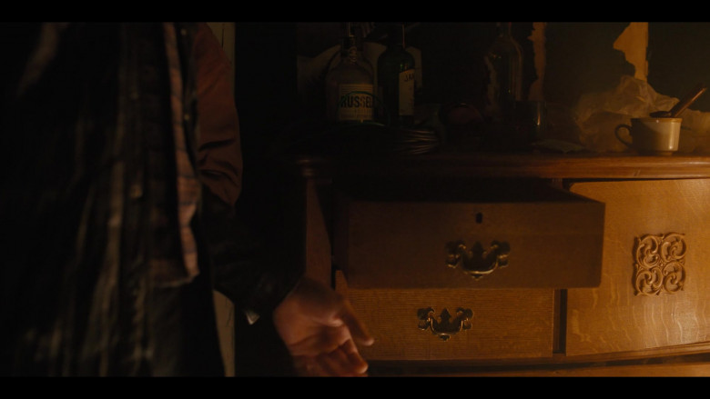 Russell's Reserve and Jameson Whisky Bottles in Justified: City Primeval S01E02 "The Oklahoma Wildman" (2023) - 384527