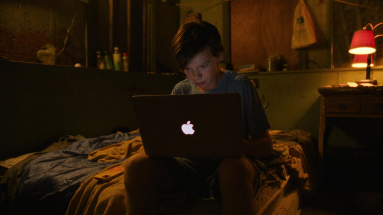 Apple MacBook Laptop in Full Circle S01E01 "Something Different" (2023) - 383719