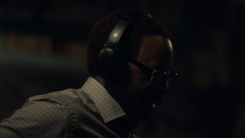 Skullcandy Headphones in 61st Street S02E01 "After the Morning After" (2023) - 383483