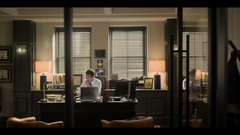 Apple MacBook Laptop and Dell Monitor in The Lincoln Lawyer S02E01 "The Rules of Professional Conduct" (2023) - 382366
