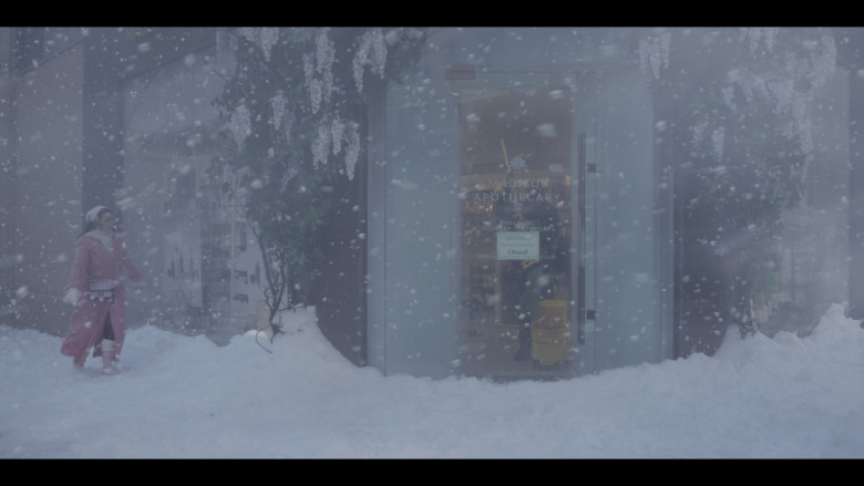 The Madison Apothecary Pharmacy in And Just Like That... S02E06 "Bomb Cyclone" (2023) - 384900