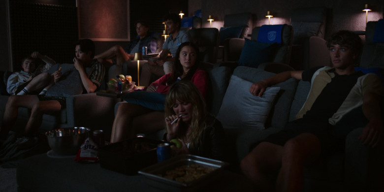 UTZ Chips and Fiji Water in The Summer I Turned Pretty S02E05 "Love Fool" (2023) - 386437
