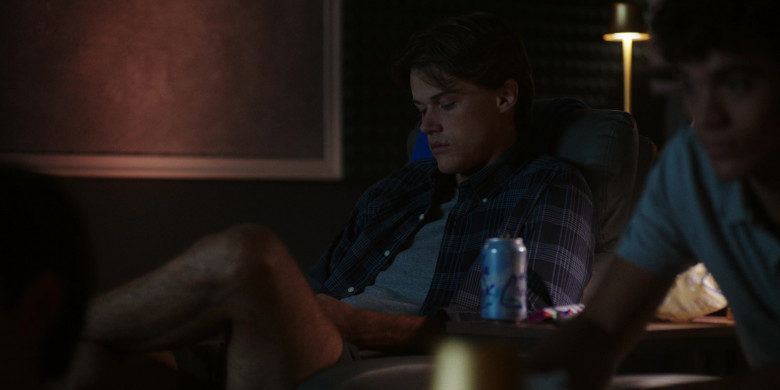 LaCroix Sparkling Water in The Summer I Turned Pretty S02E05 "Love Fool" (2023) - 386430