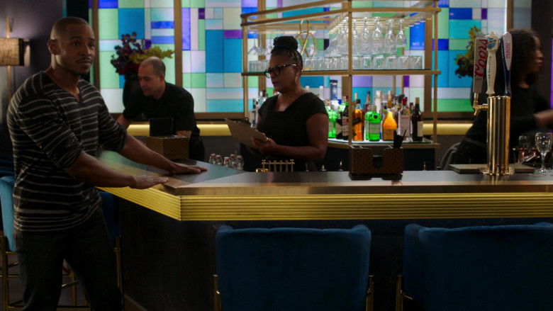 Tanqueray Gin, Coors, Blue Moon and Peroni Beer in Run the World S02E08 "No Regrets" (2023) - 384364