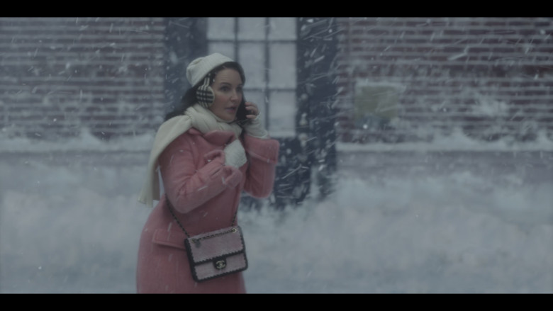 Chanel Shoulder Bag of Kristin Davis as Charlotte York Goldenblatt in And Just Like That... S02E06 "Bomb Cyclone" (2023) - 384838