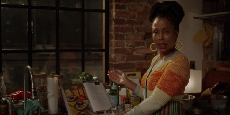 Sanpellegrino Italian Sparkling Water in And Just Like That... S02E07 "February 14th" (2023) - 385713