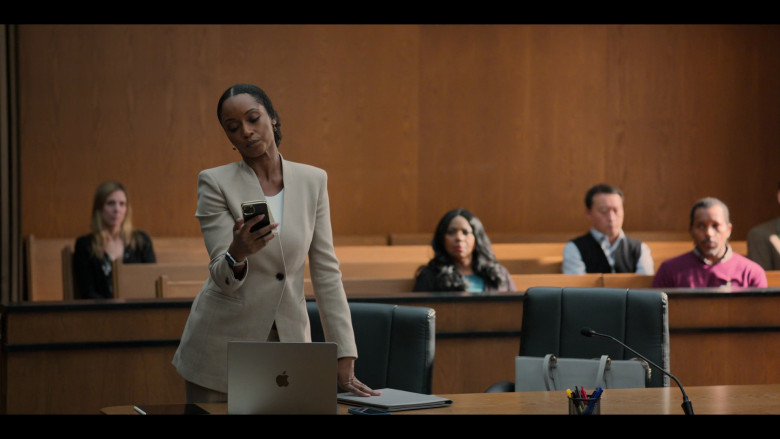 Apple MacBook Laptops in The Lincoln Lawyer S02E05 "Suspicious Minds" (2023) - 382560