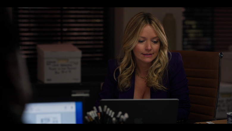 Apple MacBook Laptops in The Lincoln Lawyer S02E04 "Discovery" (2023) - 382518