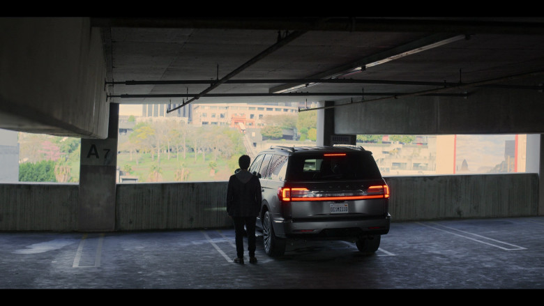 Lincoln Navigator Car in The Lincoln Lawyer S02E03 "Conflicts" (2023) - 382506