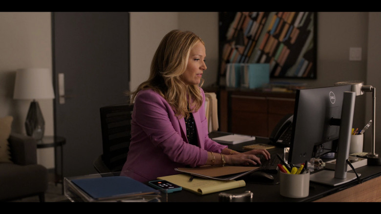 Dell PC Monitors in The Lincoln Lawyer S02E03 "Conflicts" (2023) - 382500