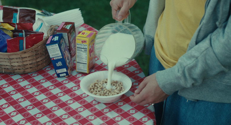 Kellogg's Frosted Flakes, Cocoa Krispies and Pops Cereals in The Starling Girl (2023) - 383453