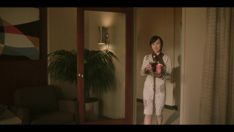 TAB Soda Cans in Minx S02E01 "The Perils of Being a Wealthy Widow" (2023) - 385106