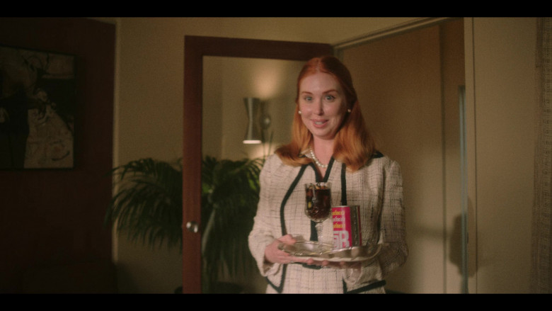 TAB Soda Cans in Minx S02E01 "The Perils of Being a Wealthy Widow" (2023) - 385107