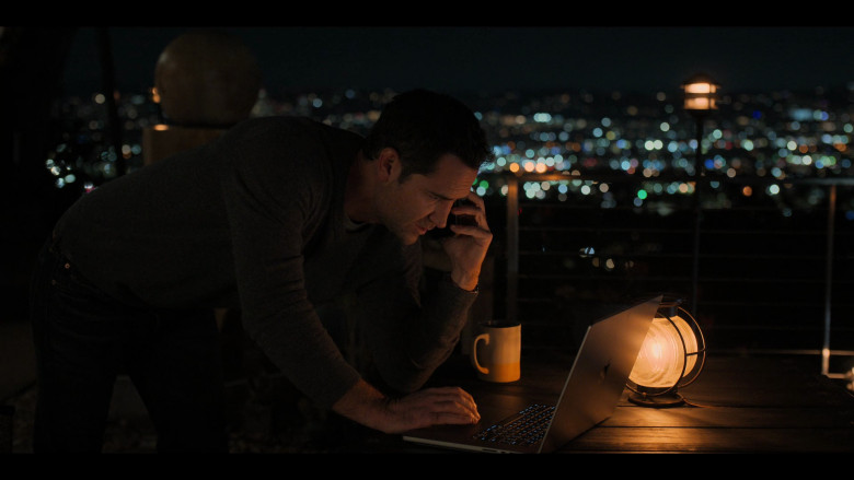 Apple MacBook Laptops in The Lincoln Lawyer S02E04 "Discovery" (2023) - 382521