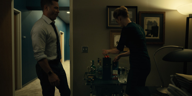 Johnnie Walker Blue Label and Talisker 10 Year Old Scotch Whisky in Platonic S01E09 "Slumber Party" (2023) - 382281