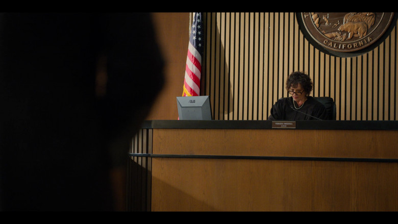 Asus Computer Monitor in The Lincoln Lawyer S02E05 "Suspicious Minds" (2023) - 382568