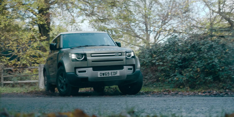 Land Rover Defender Car in Hijack S01E06 "Comply Slowly" (2023) - 385439