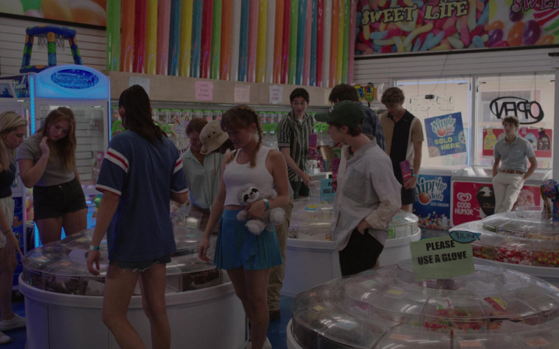 Dippin' Dots and Good Humor Ice Cream in The Summer I Turned Pretty S02E04 "Love Game" (2023)