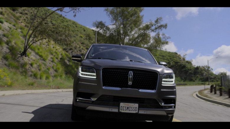 Lincoln Navigator Car of Manuel Garcia-Rulfo as Mickey Haller in The Lincoln Lawyer S02E01 "The Rules of Professional Conduct" (2023) - 382398