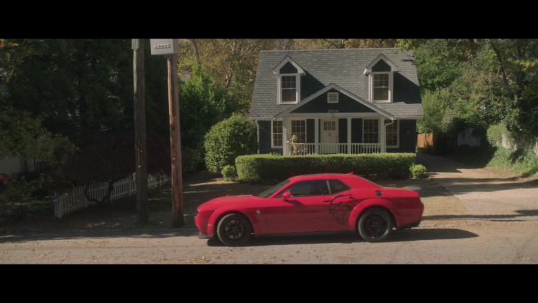 Dodge Challenger SRT Red Car of Pierce Brosnan as Billy McDermott in The Out-Laws (2023) - 382772