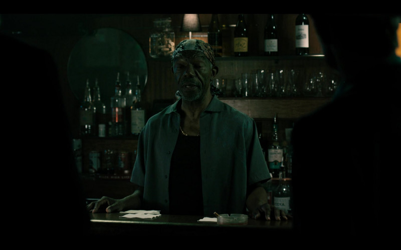 A to Z Wine, The Glenlivet 12 Whisky and Modest Vodka in Justified: City Primeval S01E02 "The Oklahoma Wildman" (2023)