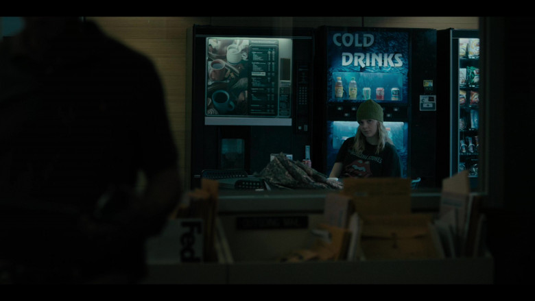 Lipton, AriZona Beverages, Coca-Cola and Minute Maid Drinks in Justified: City Primeval S01E03 "Backstabbers" (2023) - 385503